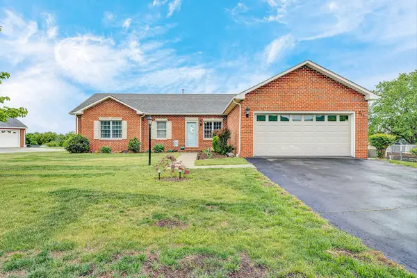 415 Edgemont Cir, Vinton, VA 24179