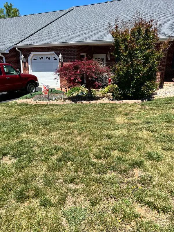 2710 Feather Garden Cir, Vinton, VA 24179