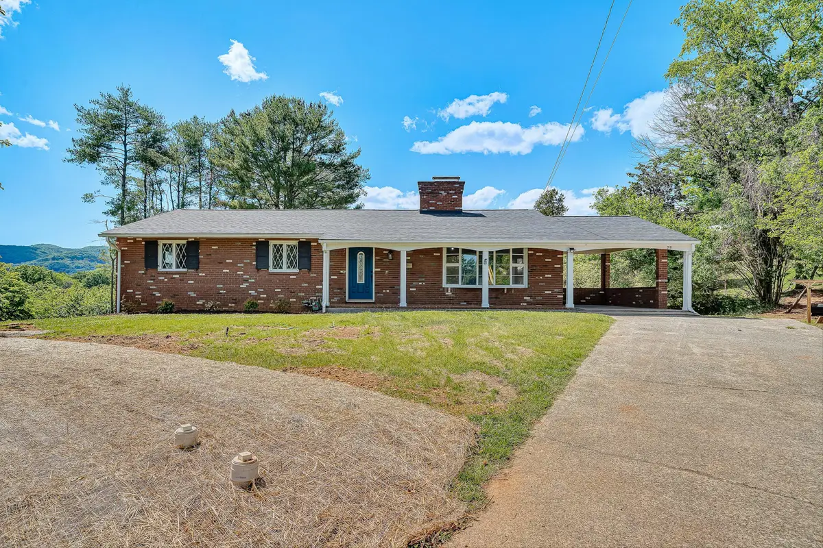 3101 Harmony Rd, Roanoke, VA 24018 - #1