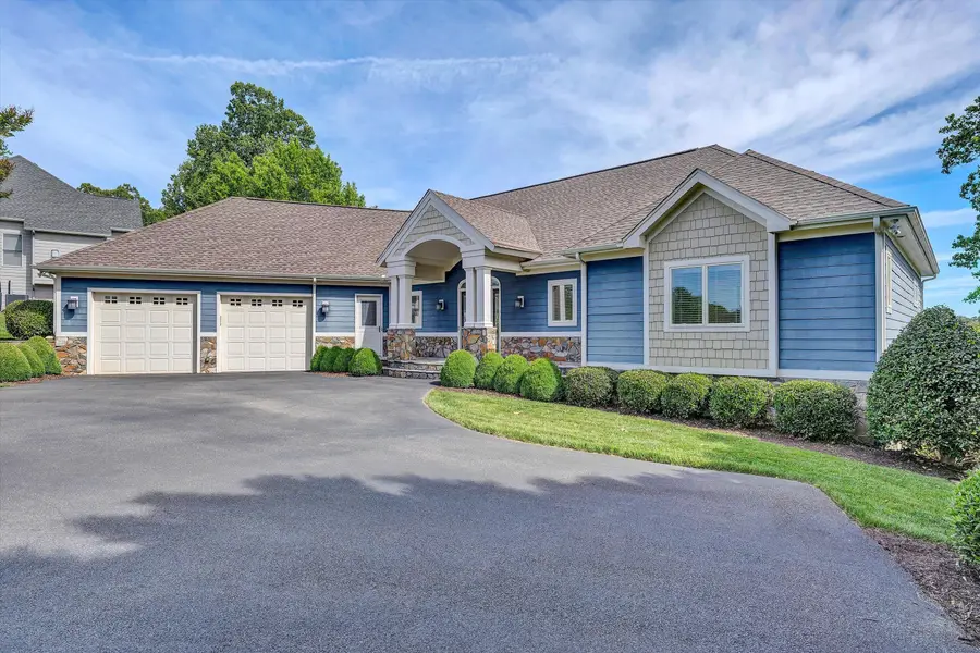 927 Park Way Ave, Moneta, VA 24121 - #2