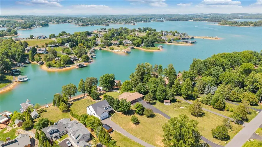 159 Windmere Trl, Moneta, VA 24121 - #2