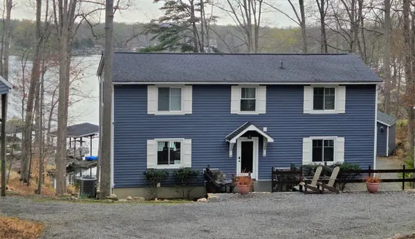 102 Waters Edge Ln, Moneta, VA 24121