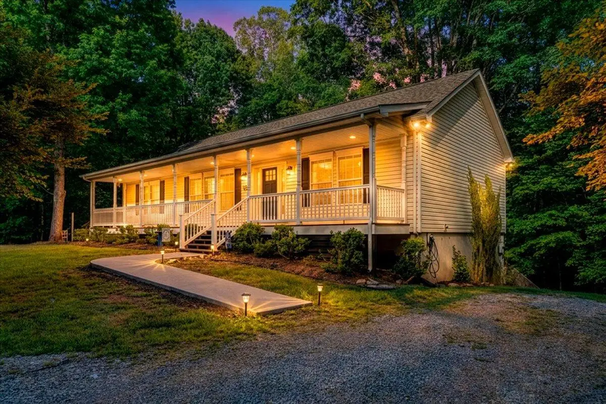 1044 Striper Ct, Moneta, VA 24121 - #1