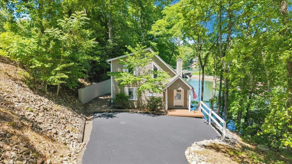 1101 Angela Ct, Moneta, VA 24121 - #1