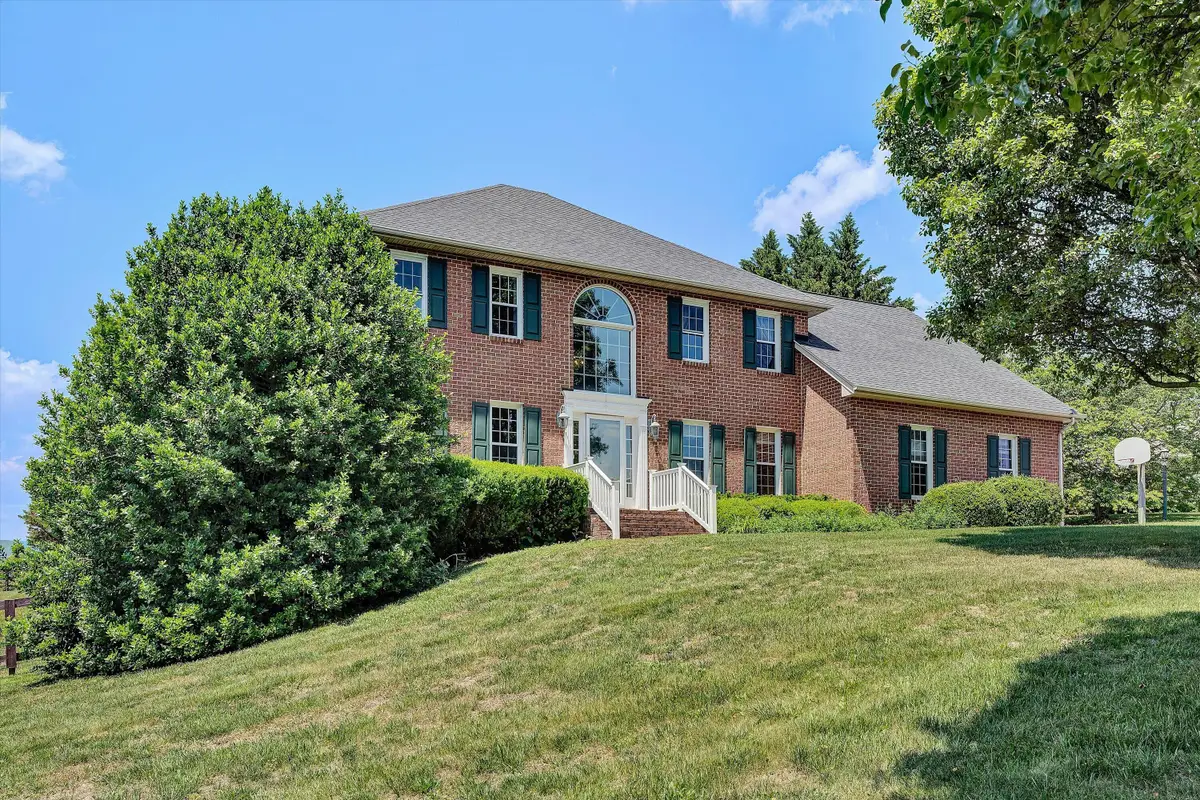 341 Sommersby Ln, Troutville, VA 24175 - #1