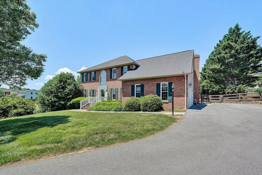341 Sommersby Ln, Troutville, VA 24175 - #3