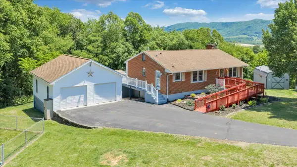 90 Berkshire Cir, Roanoke, VA 24019
