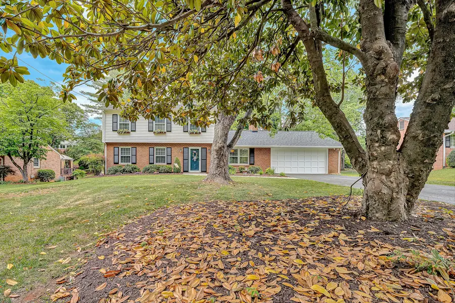 3416 Grandin Rd Sw, Roanoke, VA 24018 - #3
