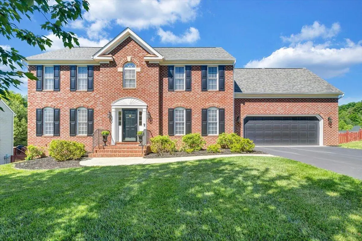 6204 Sandhurst Dr, Roanoke, VA 24018 - #1