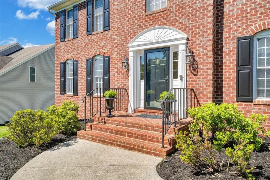 6204 Sandhurst Dr, Roanoke, VA 24018 - #2