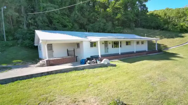 415 Stockpen Mountain Rd, Narrows, VA 24124