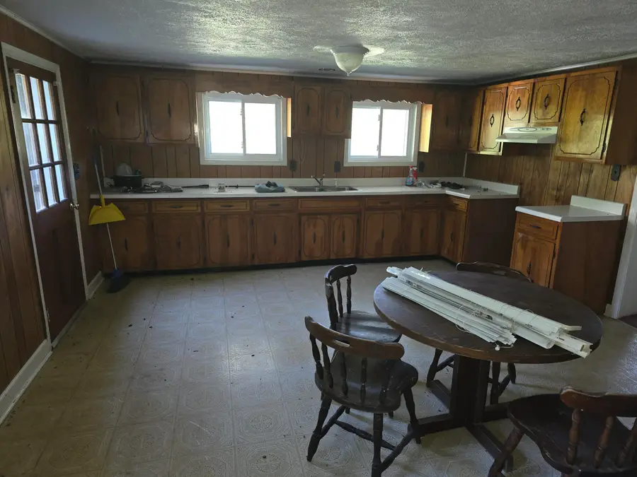 415 Stockpen Mountain Rd, Narrows, VA 24124 - #2