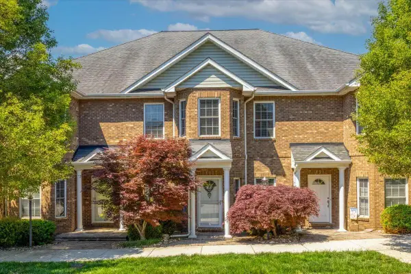 110 Phoenix Blvd Nw, Christiansburg, VA 24073