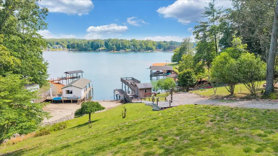 3222 Lakewood Forest Rd, Moneta, VA 24121 - #3