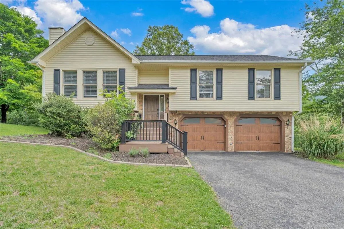 7851 Cedar Edge Rd, Roanoke, VA 24018 - #1