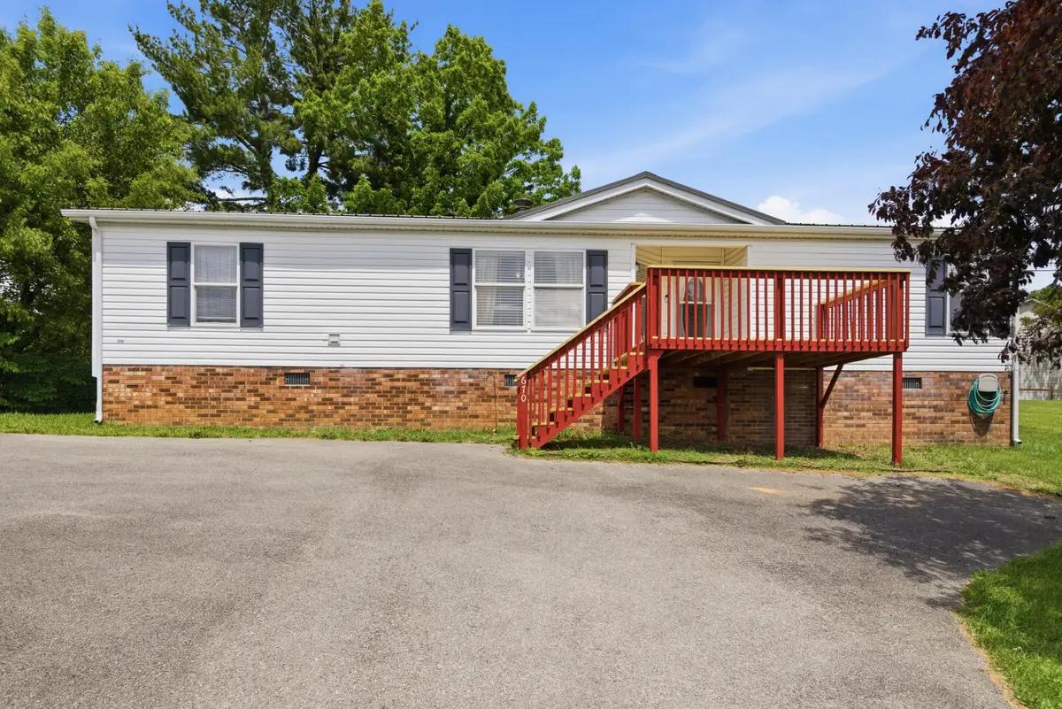 670 Liberty St, Christiansburg, VA 24073 - #1