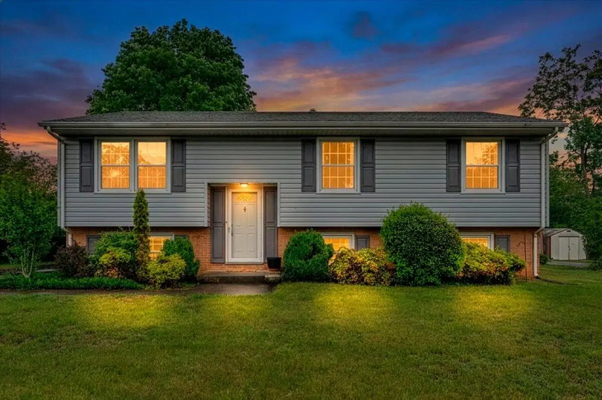 3722 Meadowlark Rd, Roanoke, VA 24018 - #1