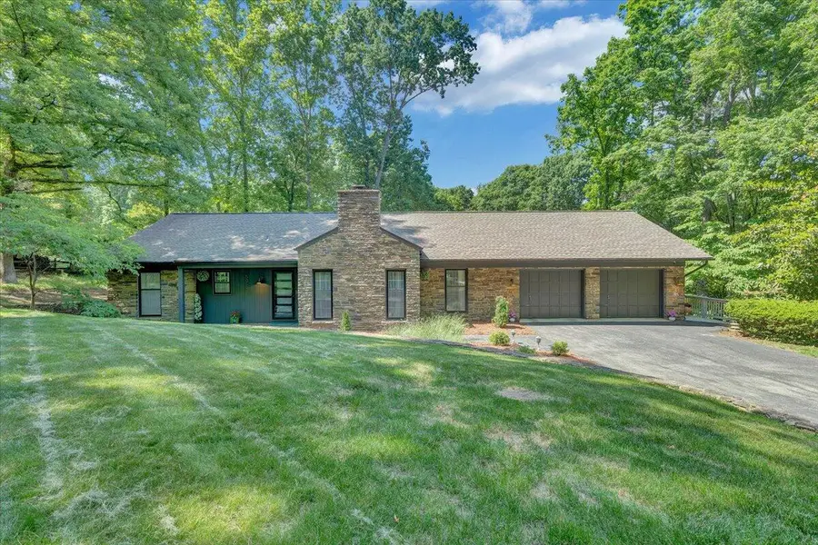 5027 Hunting Hills Dr, Roanoke, VA 24018 - #2