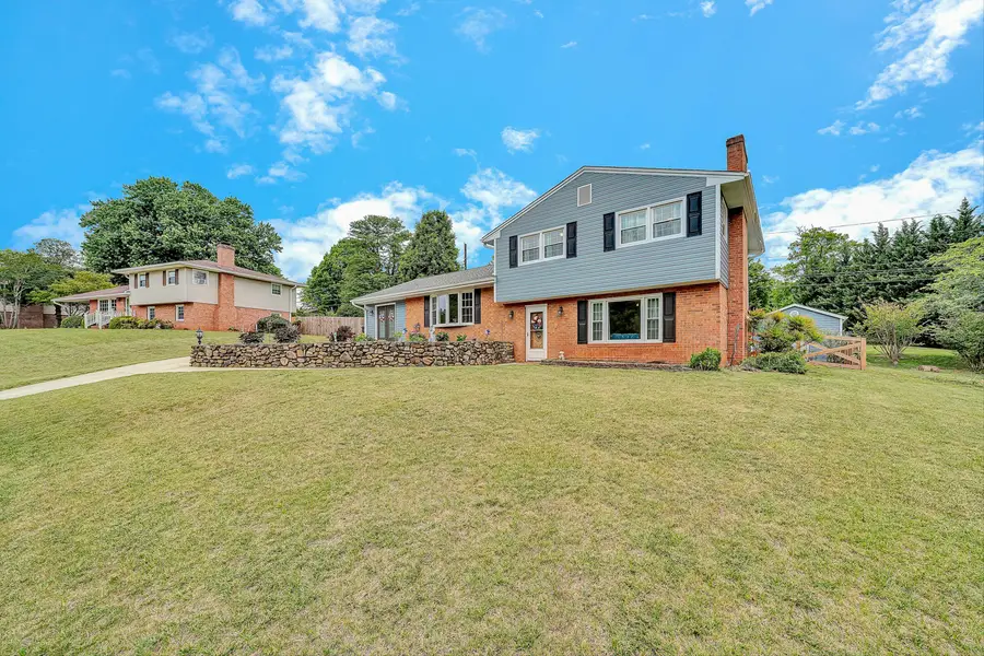 5417 Lakeland Dr, Roanoke, VA 24018 - #2