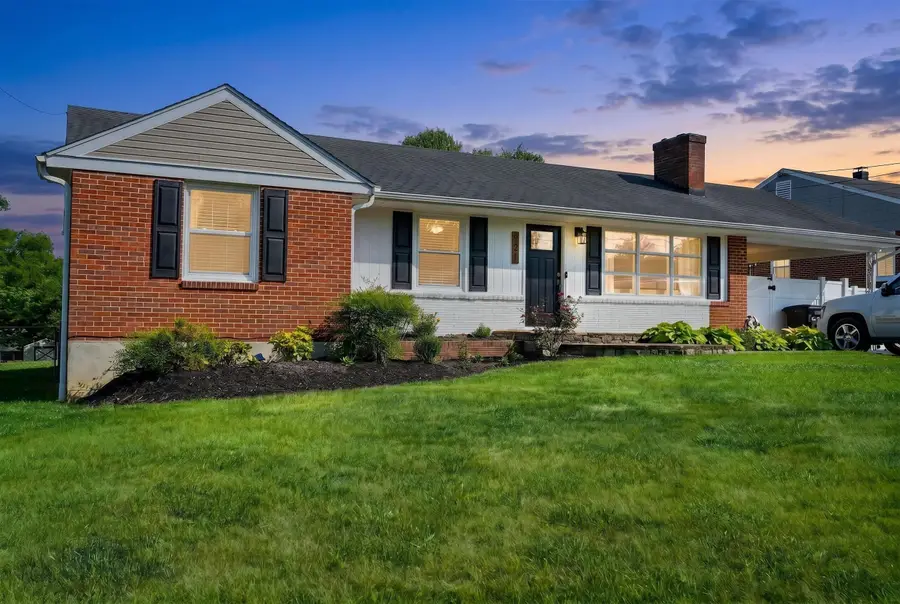 921 Ridgecrest Dr, Roanoke, VA 24019 - #2