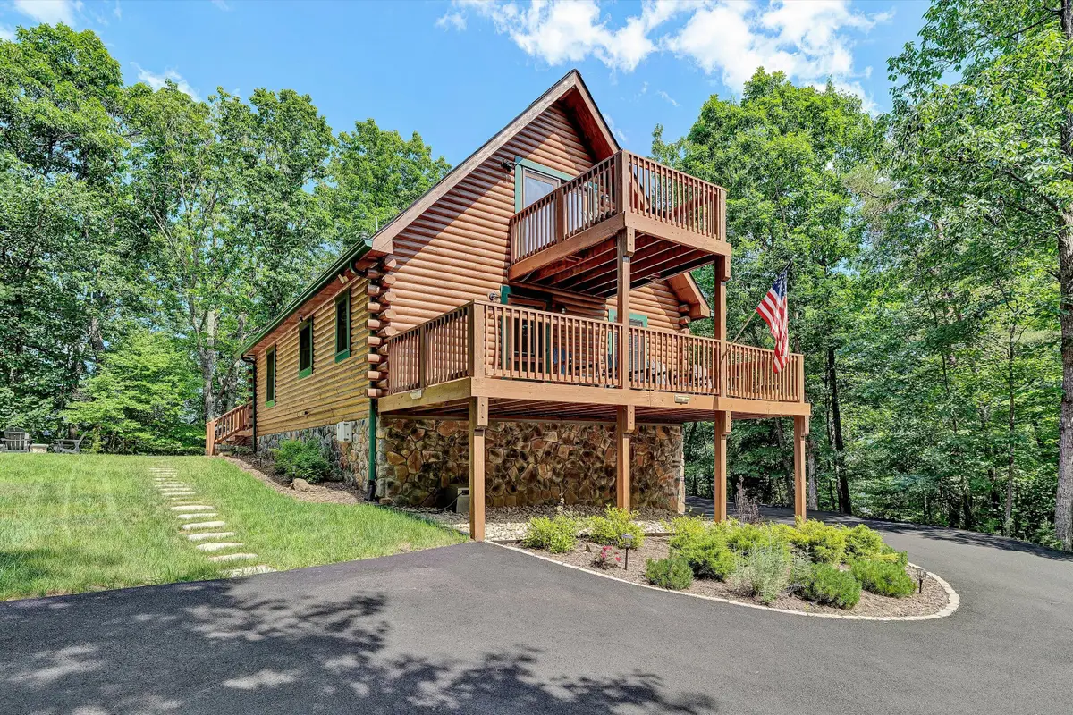 6211 Hillcrest Rd, Salem, VA 24153 - #1