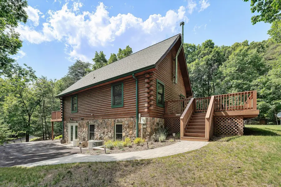 6211 Hillcrest Rd, Salem, VA 24153 - #2