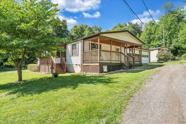109 Meador Ln, Roanoke, VA 24012
