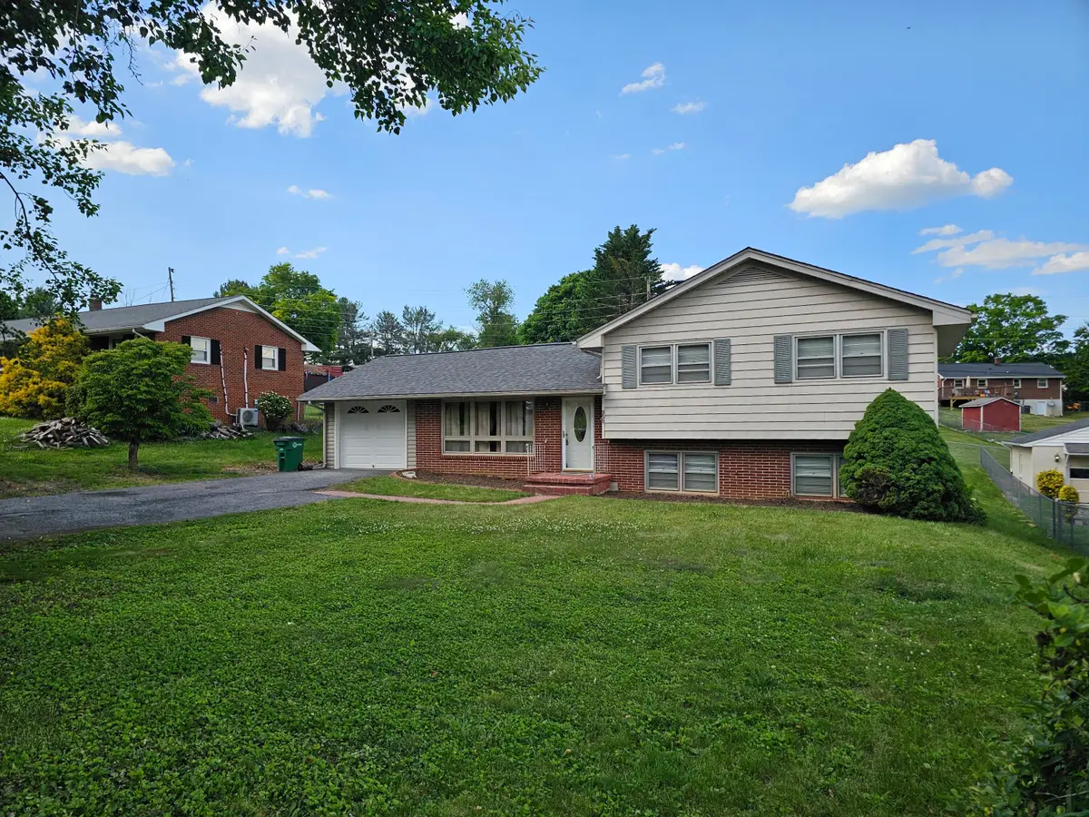 950 Mchenry Ave Ne, Christiansburg, VA 24073 - #1
