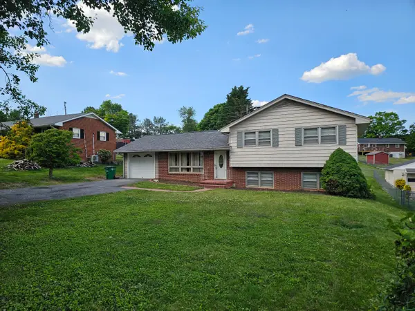 950 Mchenry Ave Ne, Christiansburg, VA 24073