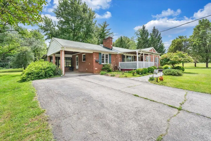 1028 Tremont Rd, Salem, VA 24153 - #2