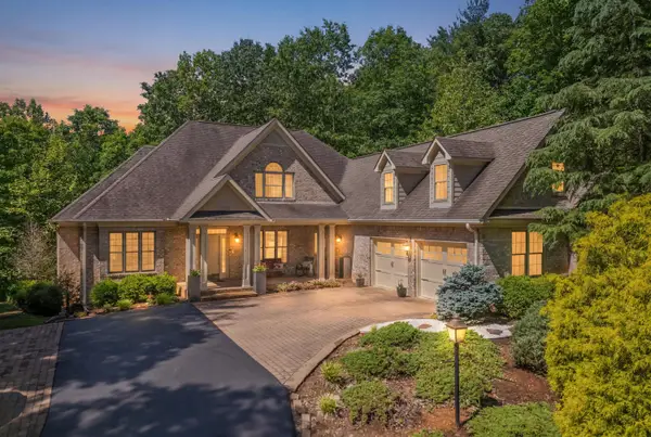 7395 Starlight Ln, Boones Mill, VA 24065