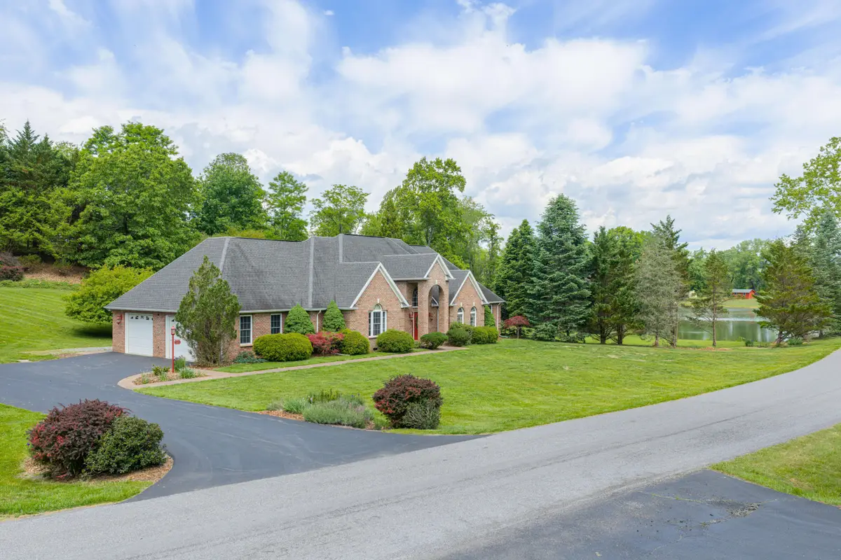 525 Orchard Lake Dr, Daleville, VA 24083 - #1