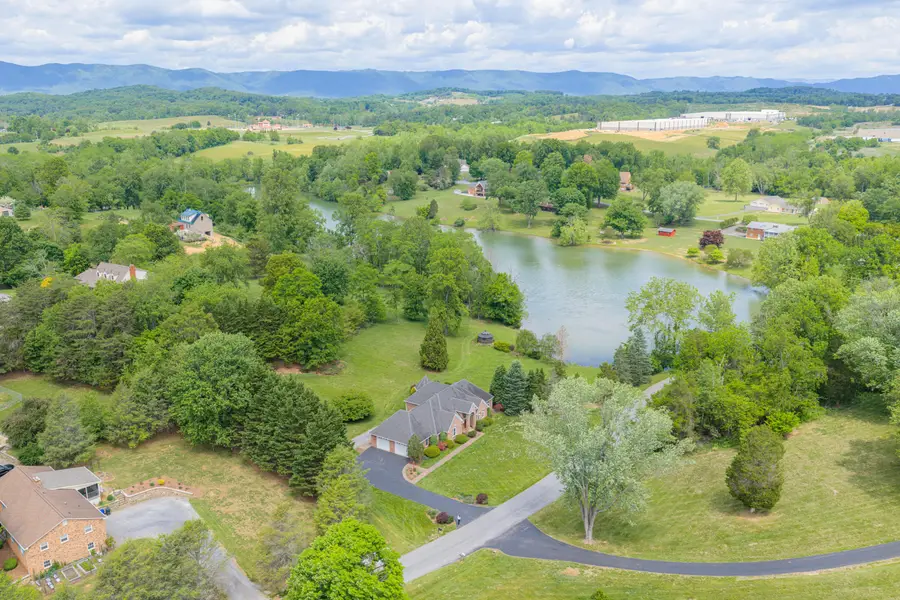 525 Orchard Lake Dr, Daleville, VA 24083 - #3