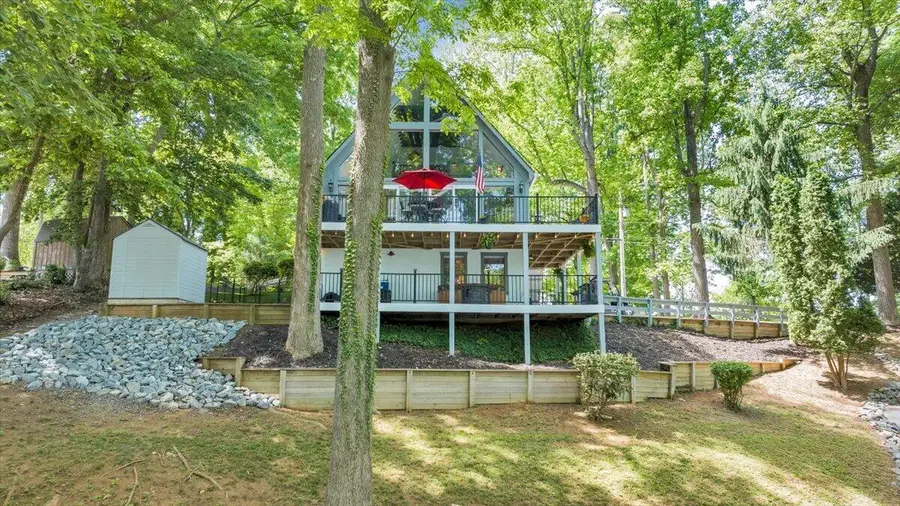 890 Long Island Dr, Moneta, VA 24121 - #2