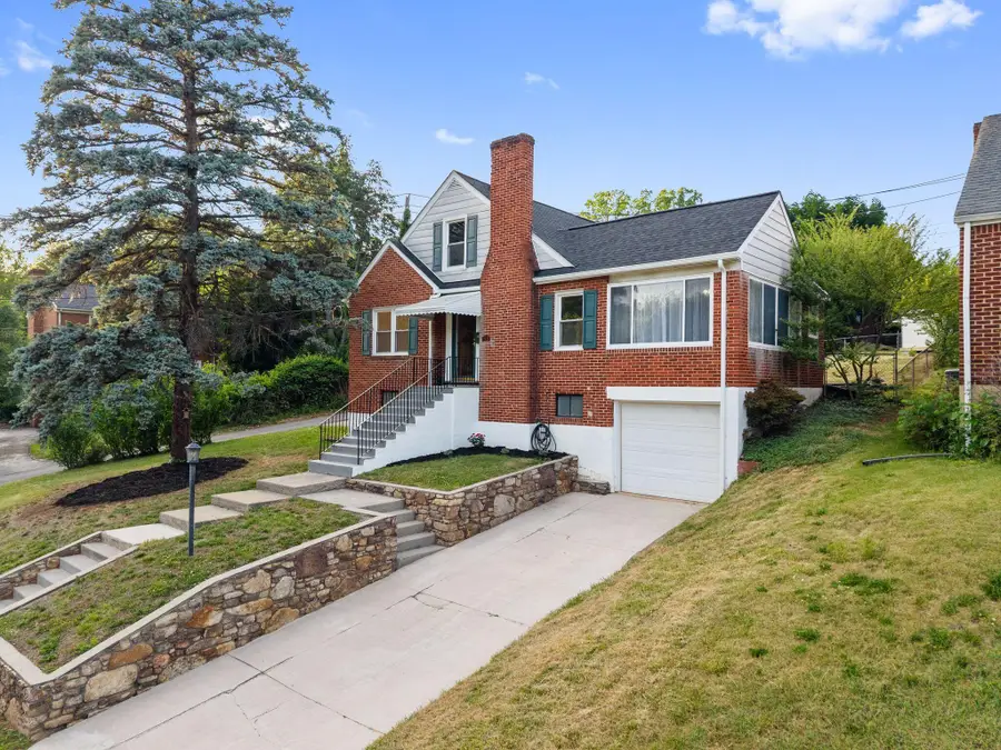 2421 Brandon Ave Sw, Roanoke, VA 24015 - #2