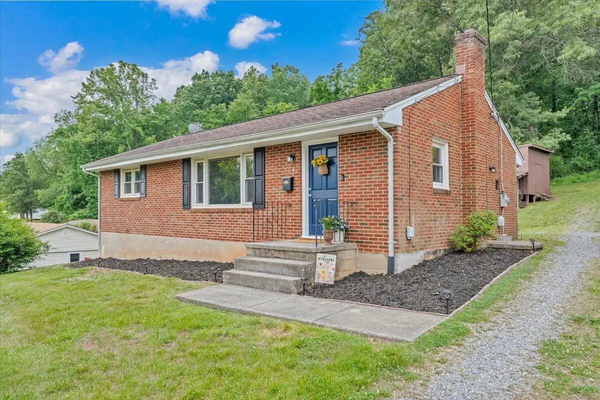 724 Vine St, Bedford, VA 24523 - #1