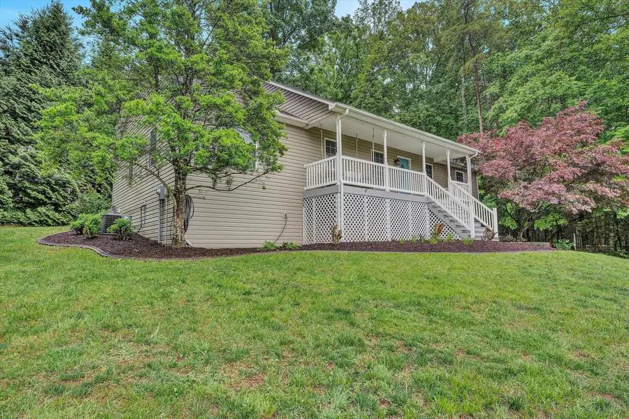 677 Deerfield Rd, Troutville, VA 24175 - #3