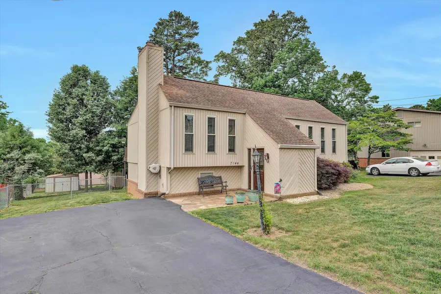 7144 Deerwood Rd, Roanoke, VA 24019 - #3