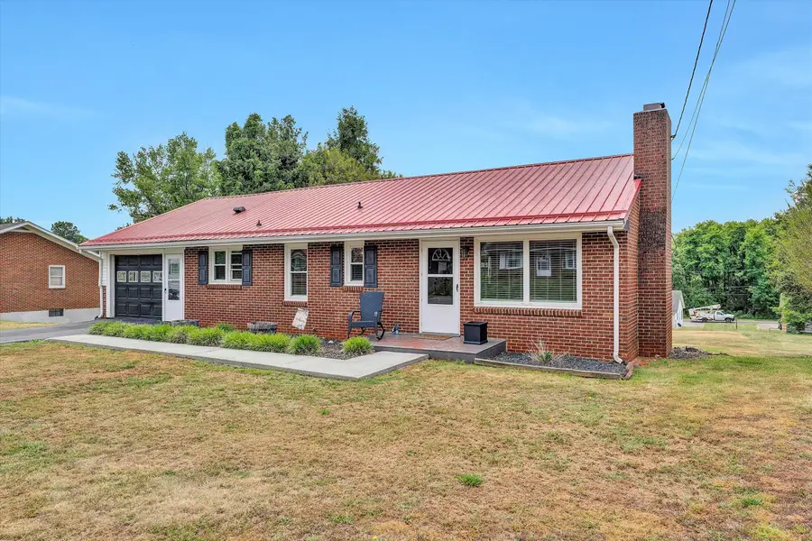 90 Ann Sink St, Rocky Mount, VA 24151 - #2