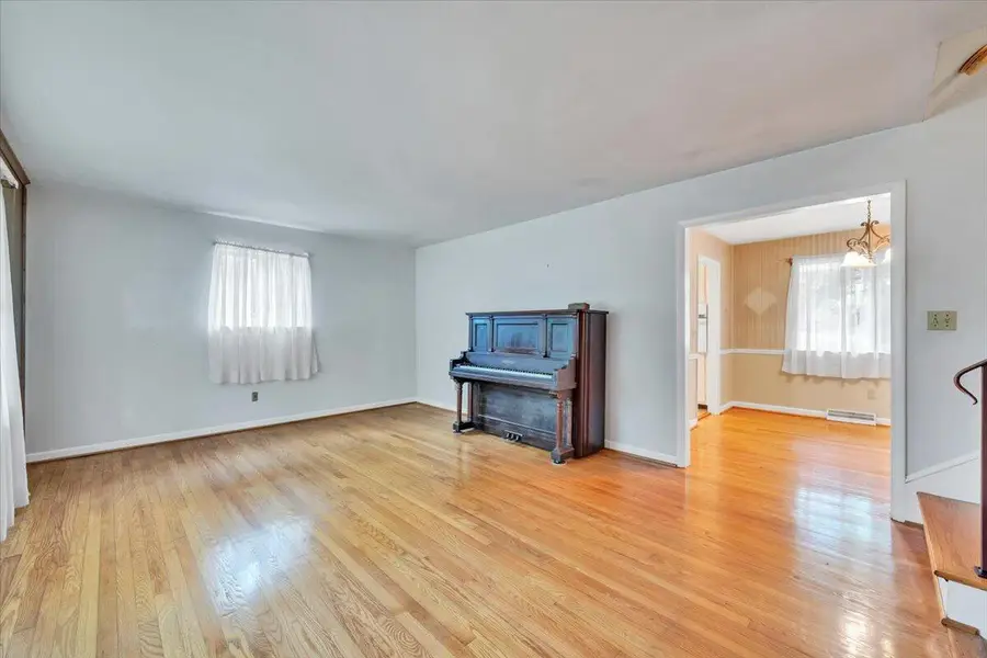 2747 Embassy Dr, Roanoke, VA 24019 - #3