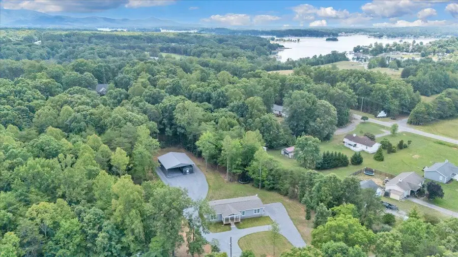 80 Strawberry Banks Dr, Moneta, VA 24121 - #2