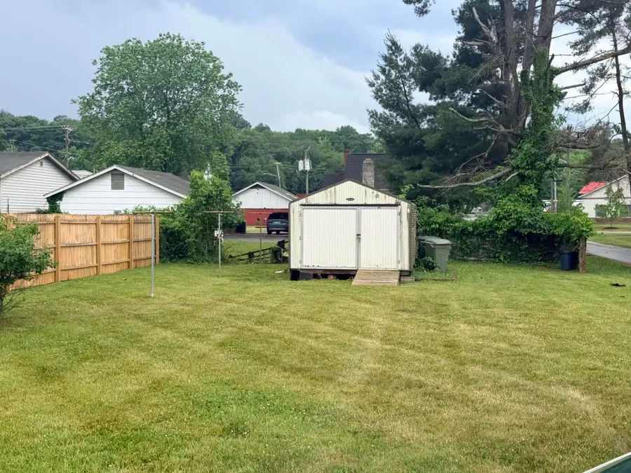 300 E Riverside Dr, Salem, VA 24153 - #3