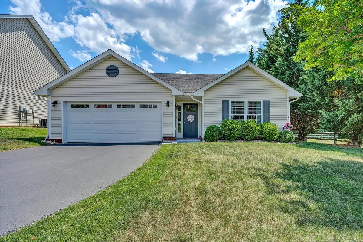 2605 Queens Way, Vinton, VA 24179 - #1