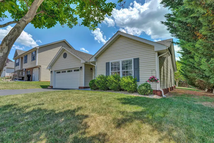 2605 Queens Way, Vinton, VA 24179 - #2