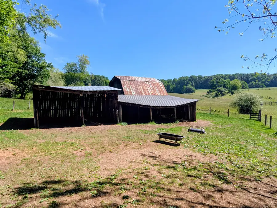 261 Newmantown Rd, Dugspur, VA 24325 - #2