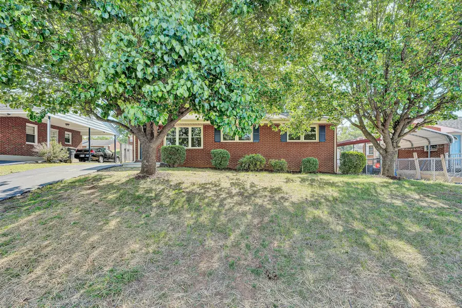 610 Davidson St, Vinton, VA 24179 - #3