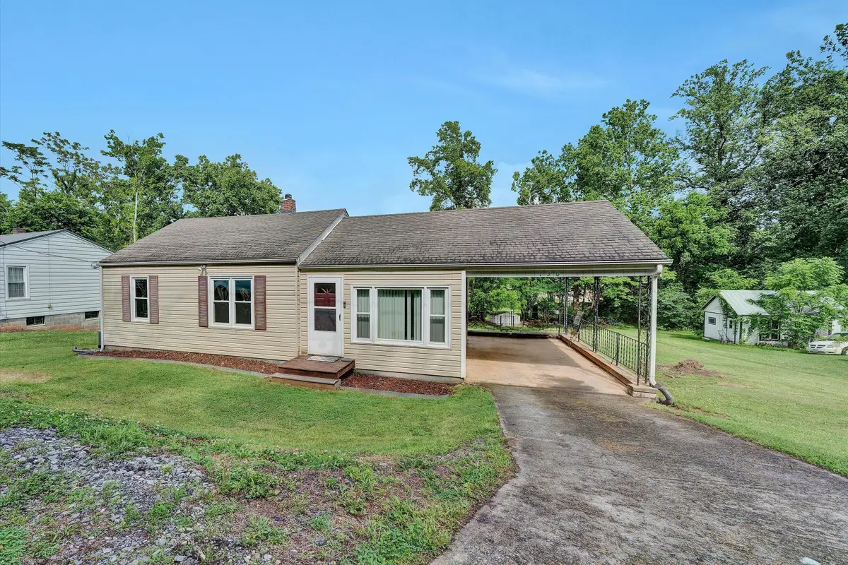 130 Harvey St, Rocky Mount, VA 24151 - #1