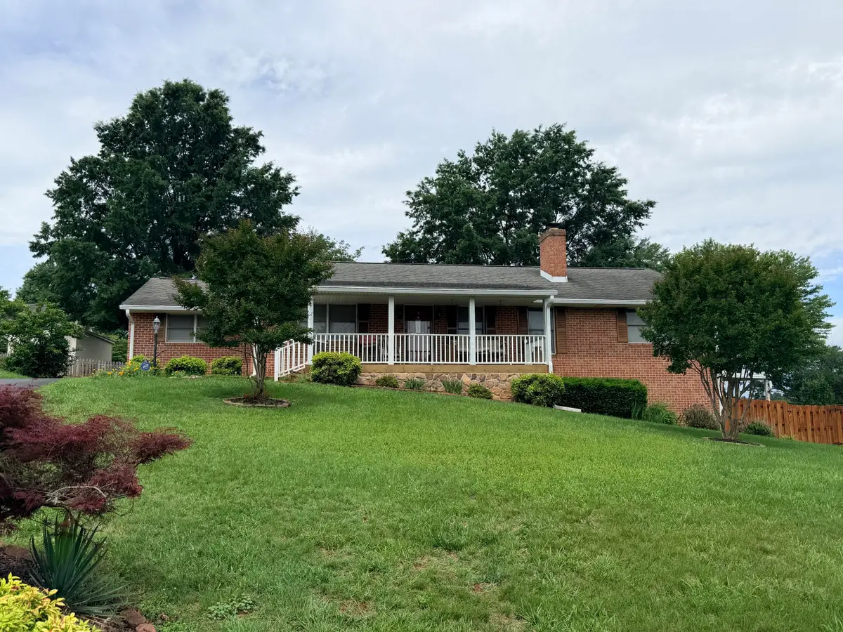 312 Ashley Ct, Vinton, VA 24179 - #1