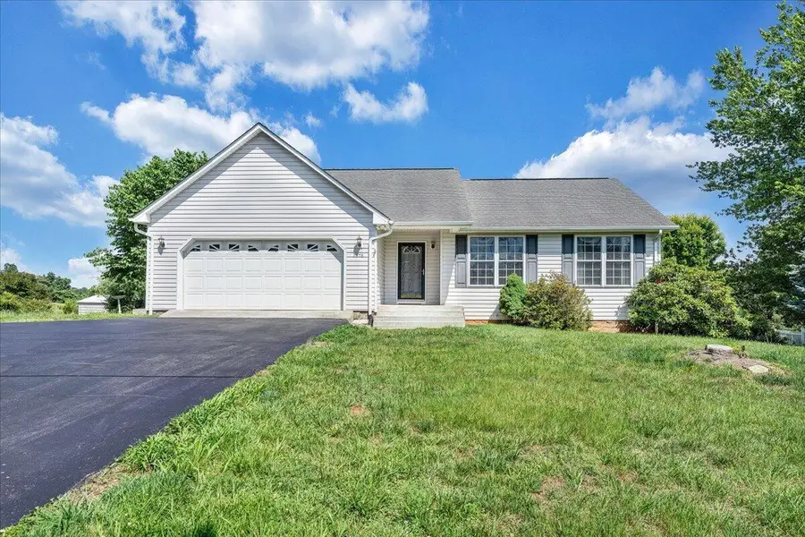 2278 Isle Of Pines Dr, Moneta, VA 24121 - #2