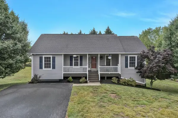1134 Joffrey Dr, Huddleston, VA 24104